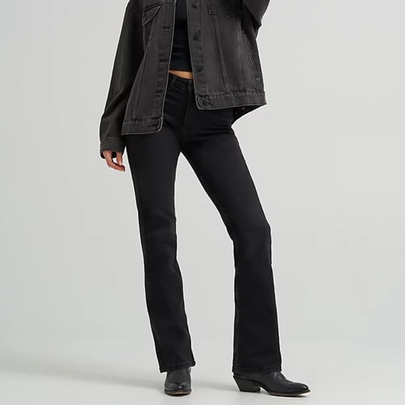 NWT, Wrangler High Rise Bold Boot Jean, Women’s Sz 10, Black, Best Seller - Picture 1 of 9